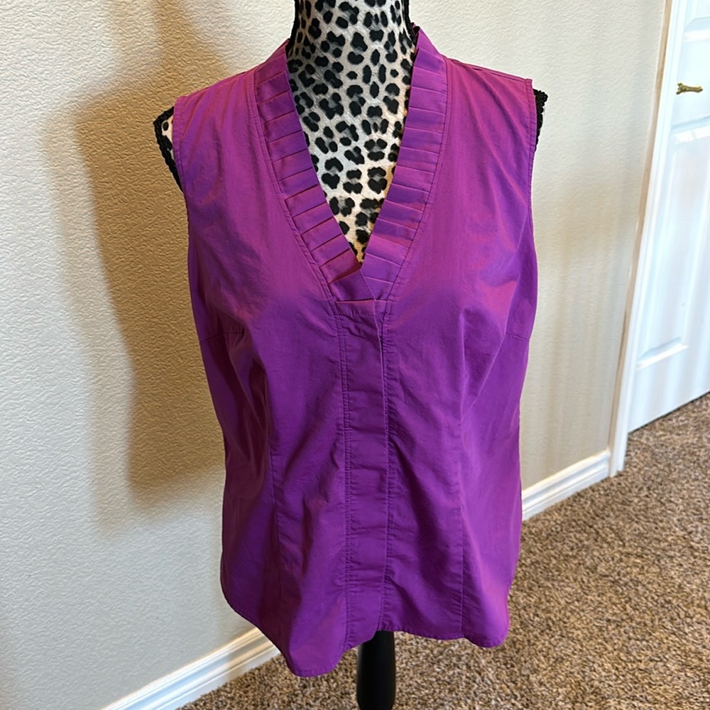 Women’s sleeveless button up purple top, size L